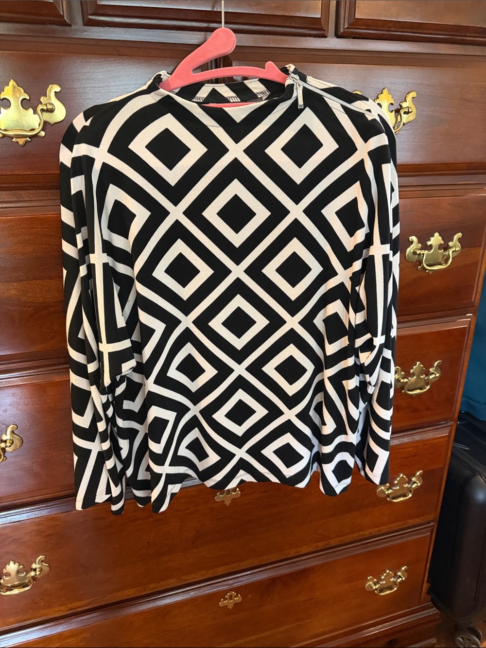 Chico's Black & White Geometric Long-Sleeve Top